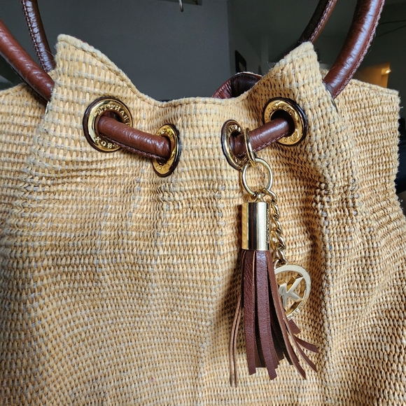 Michael Kors Medium Sized Ring Straw Tote Wicker Bag - Picture 5 of 13